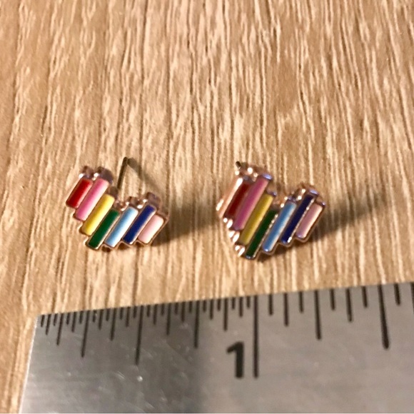 🌈PRIDE Rainbow Heart Goldtone Earrings NWT - Picture 3 of 3